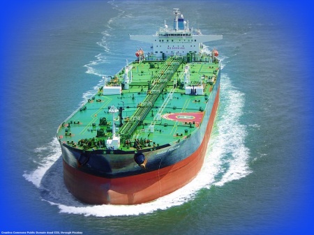 Filippine e Mar Cinese Meridionale costituiscono rispettivamente: un grosso mercato; il punto di transito dell'import cinese di petrolio e di export di merci